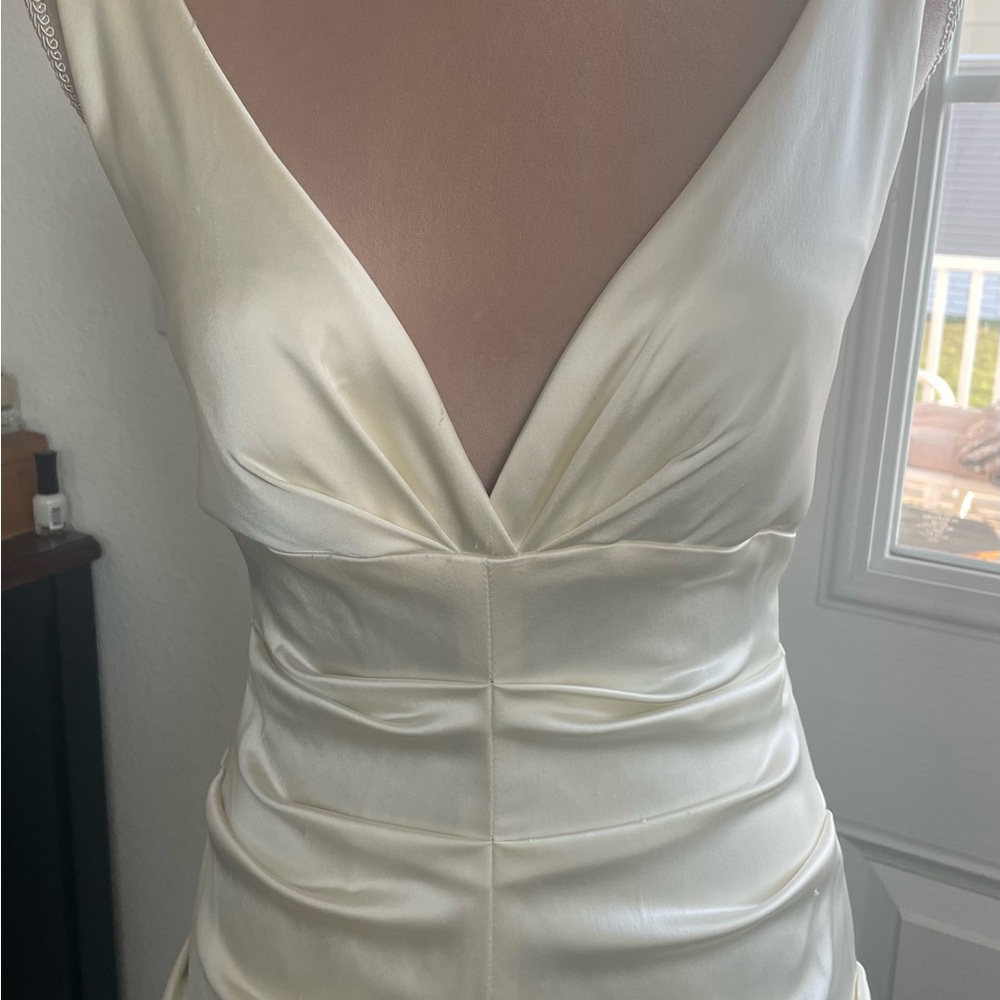 Cache’ Ivory Satin V-Neck Women’s Dress, Size 8